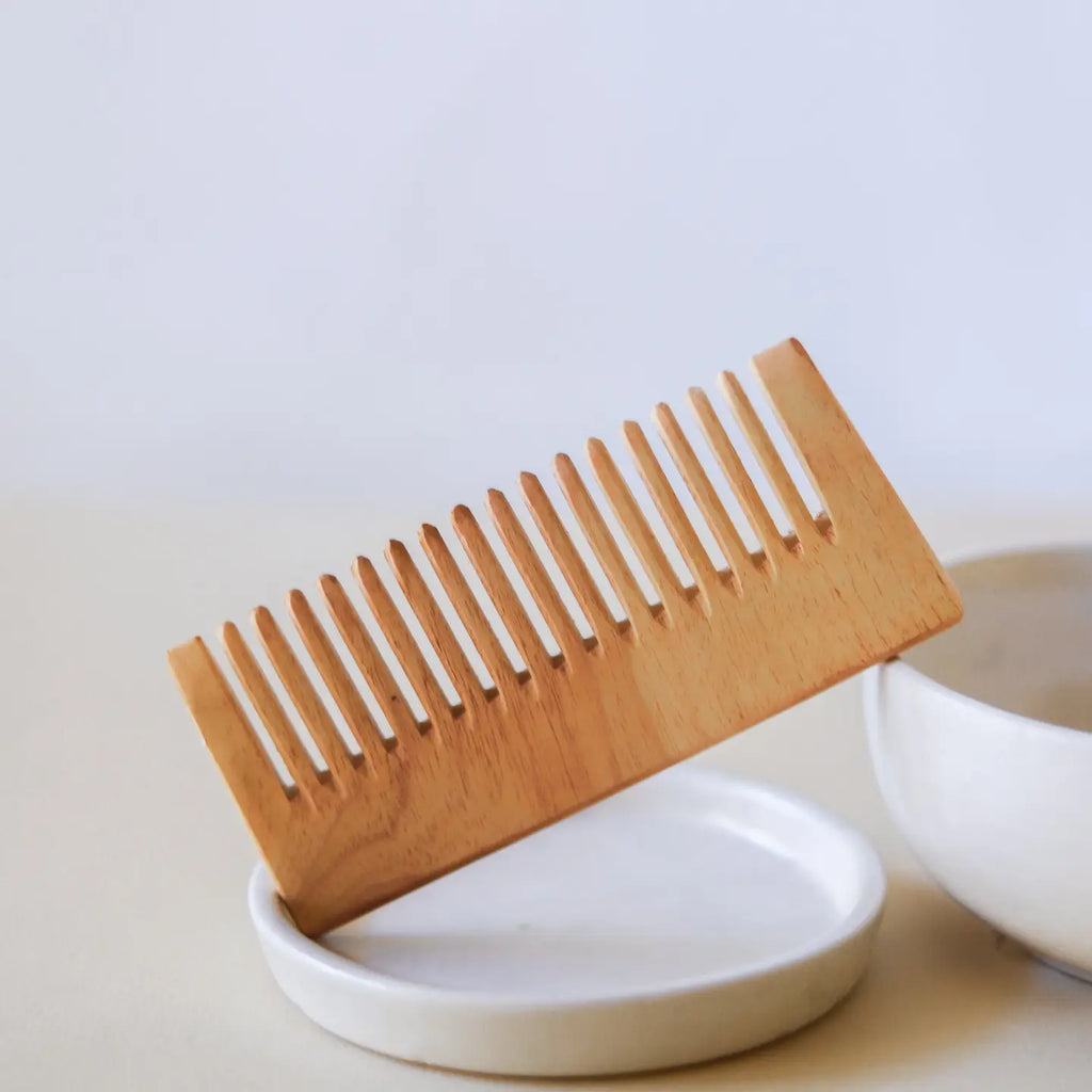 Organic lifestyle neem detangling comb