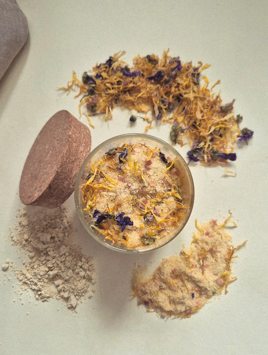 Botanical mineral bath salts