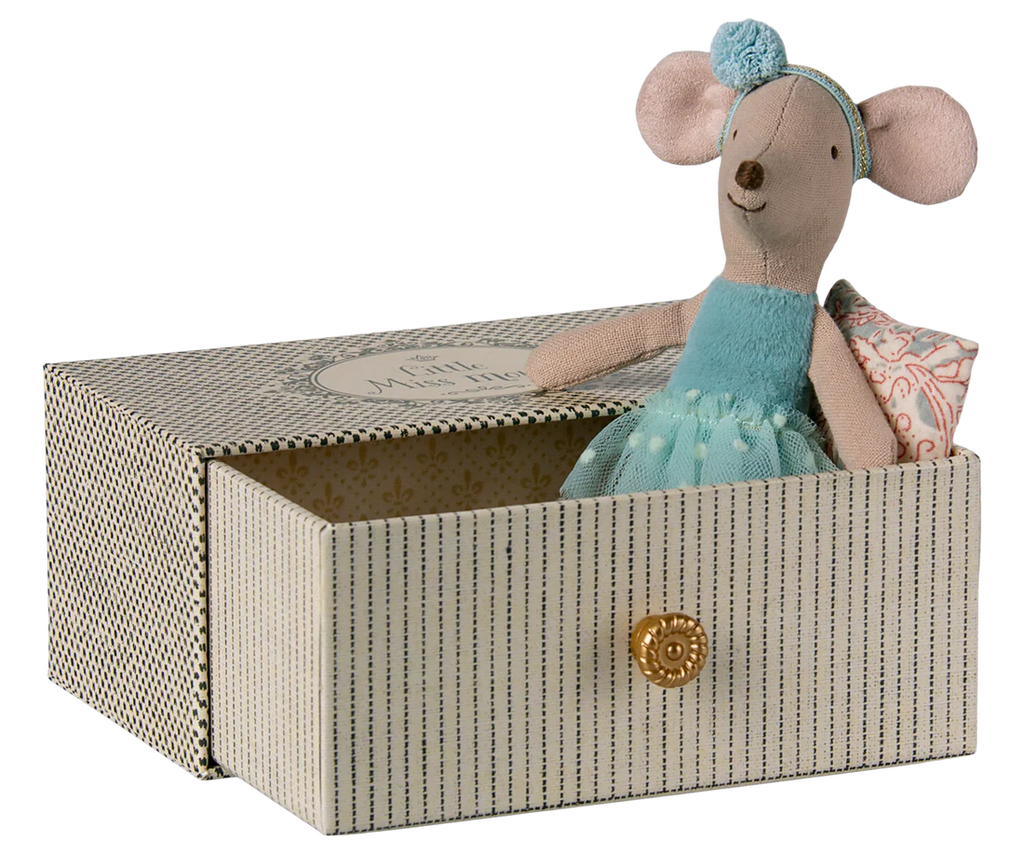 Ballerina mouse in daybed image 1