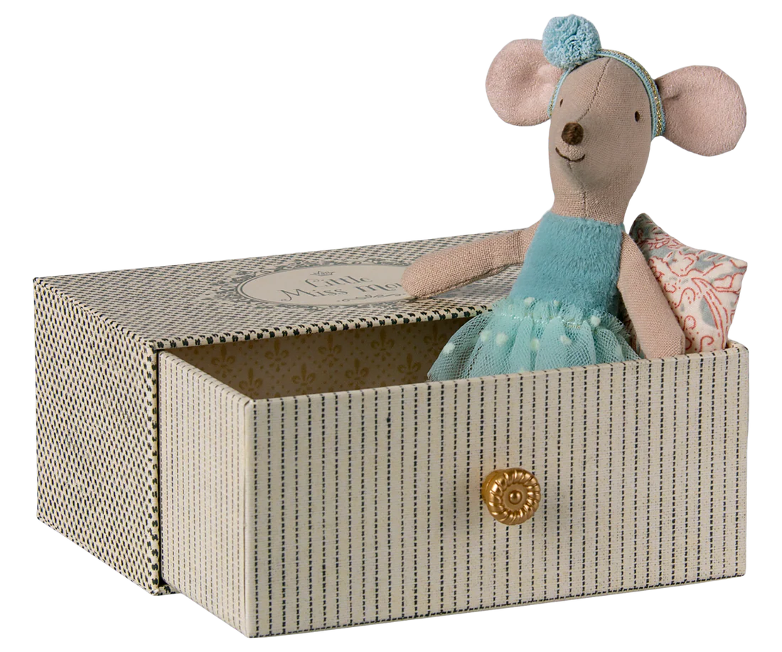 Ballerina mouse in daybed image 1