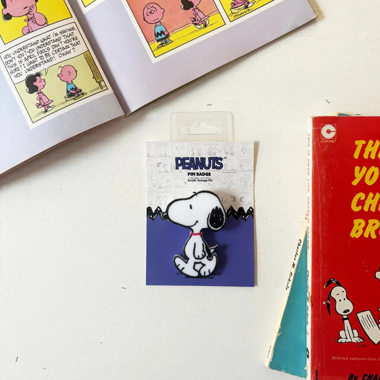 Peanuts snoopy pin badge  image 0