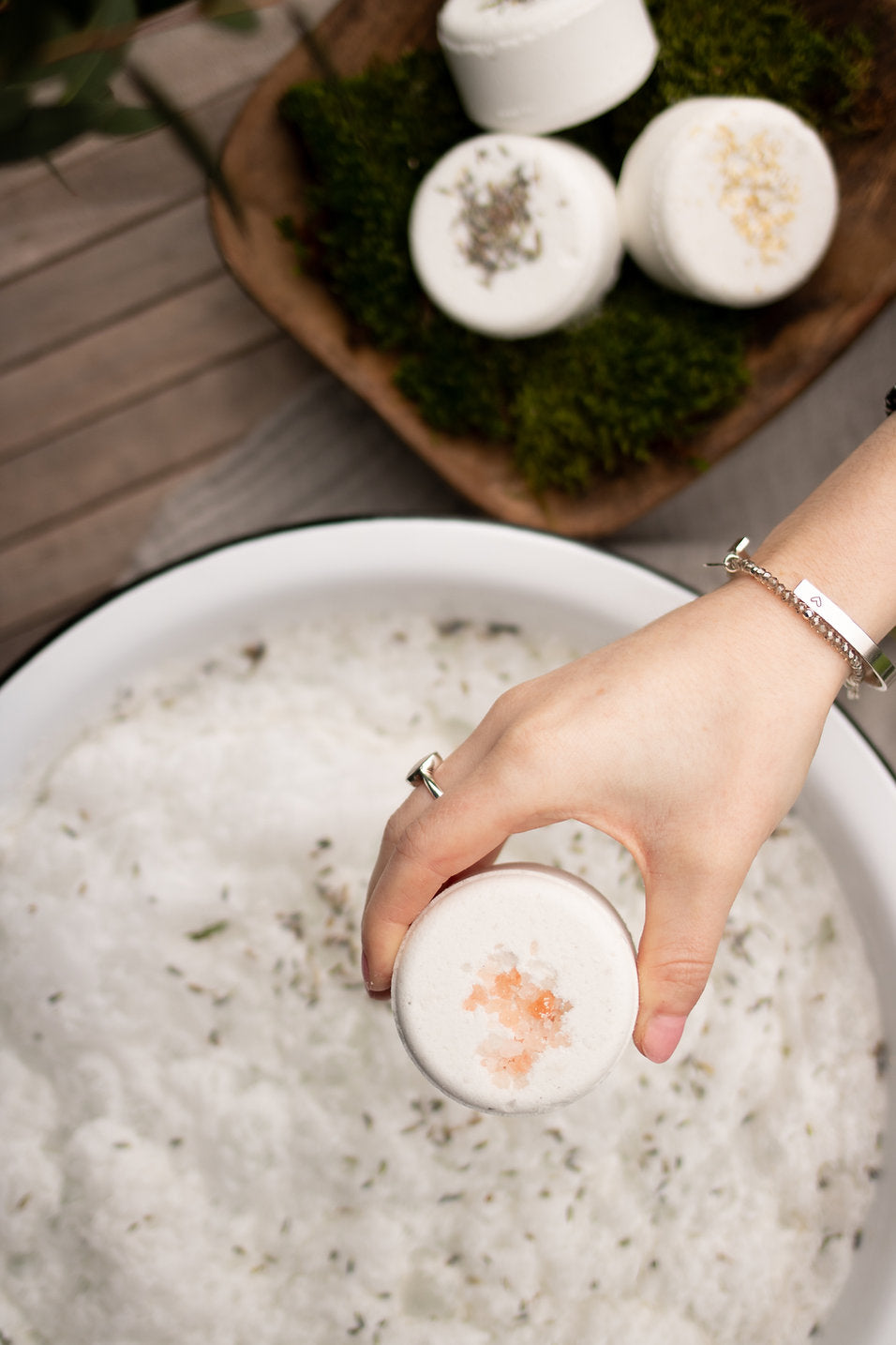 Calm and unwind bath bomb  image 1