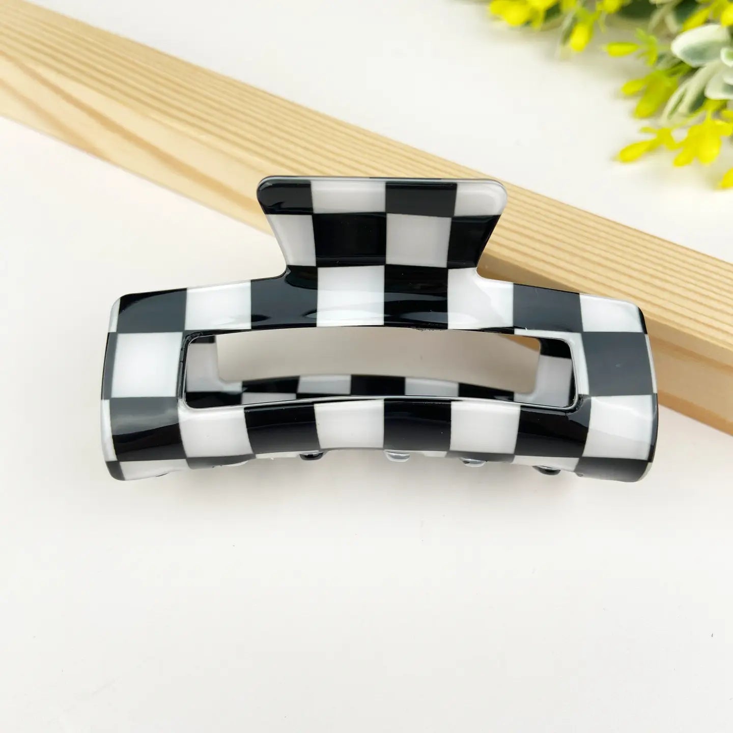 Checkboard retro hair claw clip light- black and white