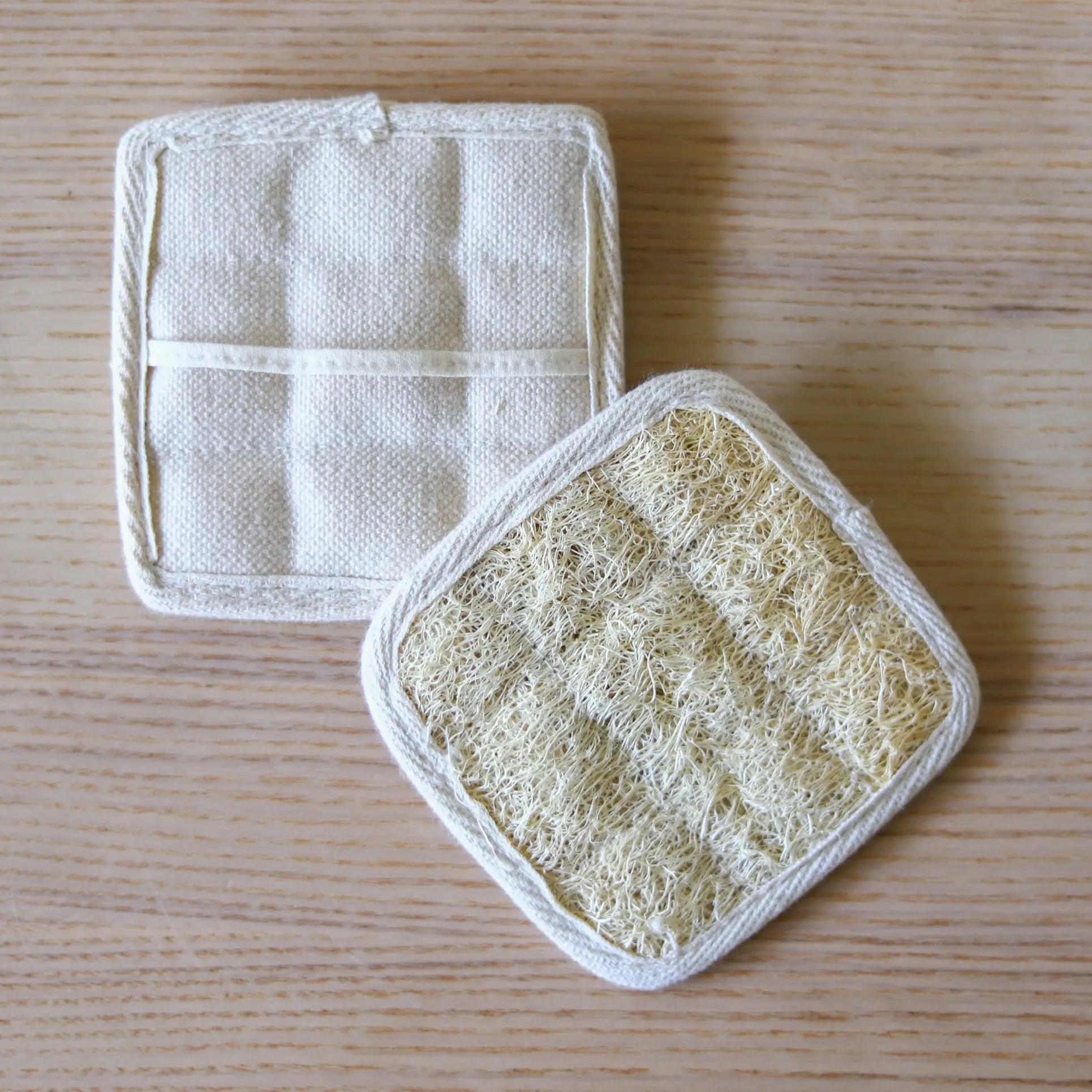 Organic lifestyle canvas square scrubber with handle