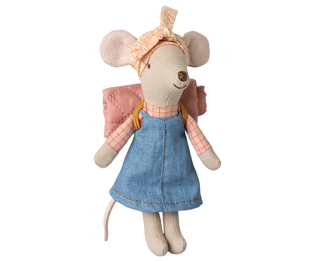 Hiker mouse - big sister