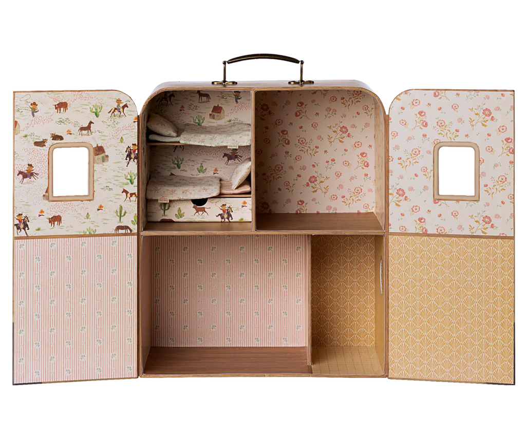 Suitcasa little sister and brother mouse house