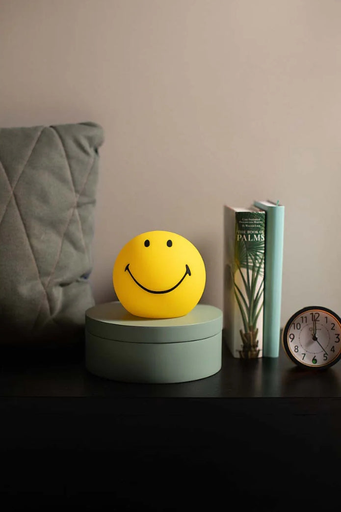 Yellow smiley bundle of light