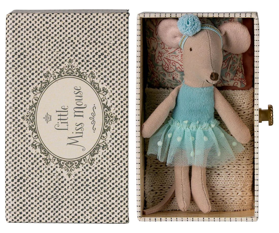 Ballerina mouse in daybed image 0